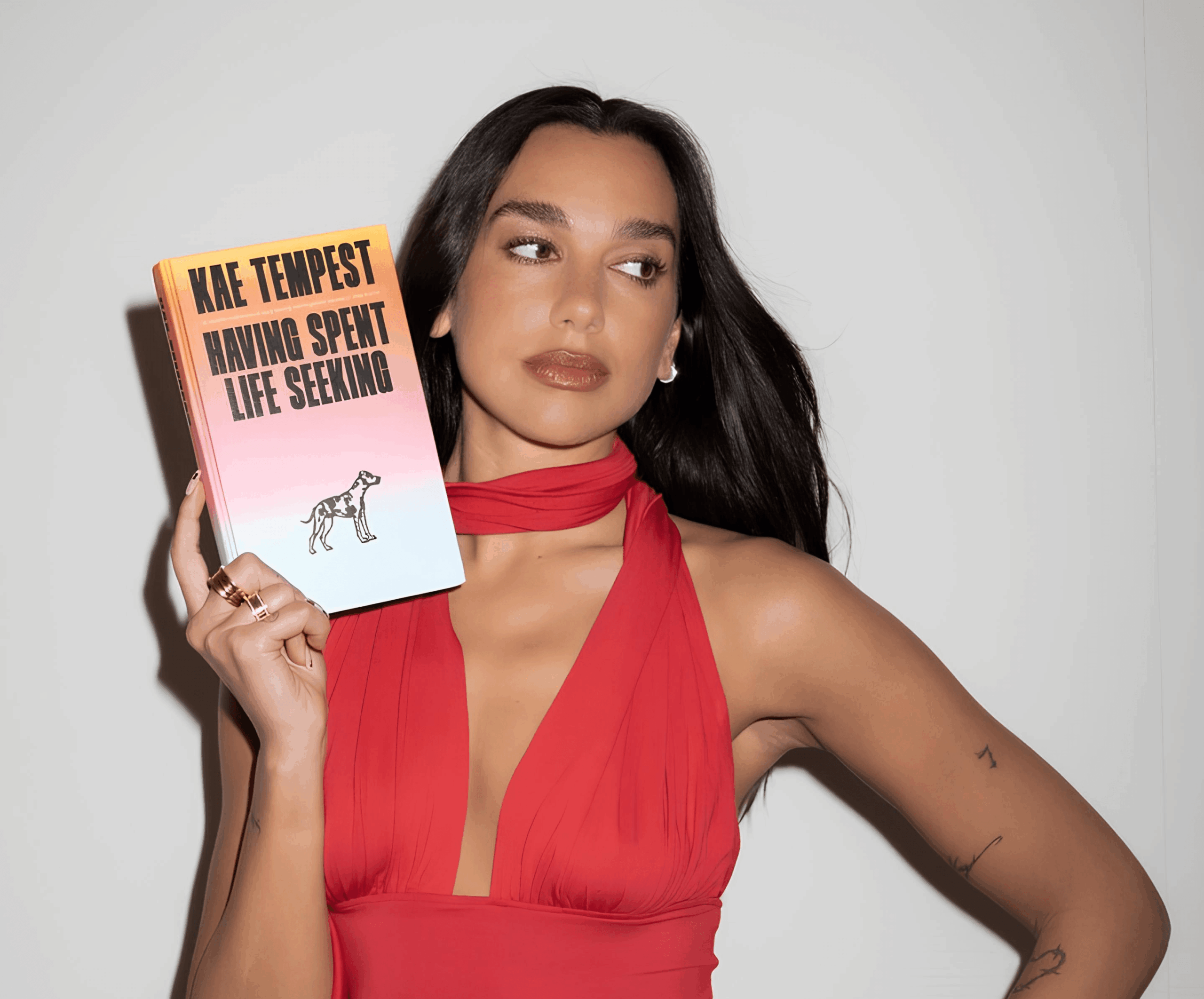 Дуа Ліпа відкрила у Португалії бібліотеку Manifesto Library із забороненими книгами