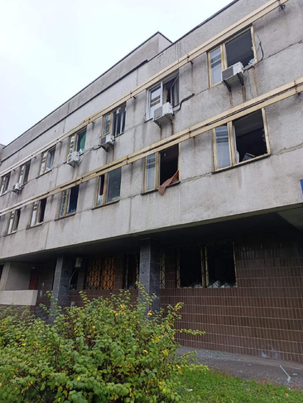 Унаслідок російської атаки на Київ пошкоджено будівлю Книжкової палати України