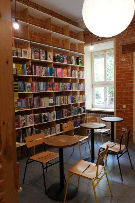 Засновники книгарень «Книжковий лев» та «Плекай» запустили новий проєкт «Говорить книжковий лев»